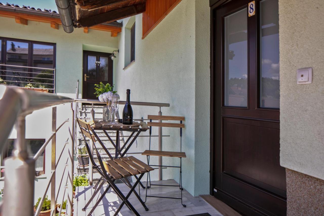 Guesthouse Tursic Vrhnika Bagian luar foto