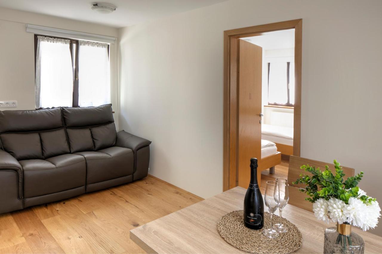 Guesthouse Tursic Vrhnika Bagian luar foto