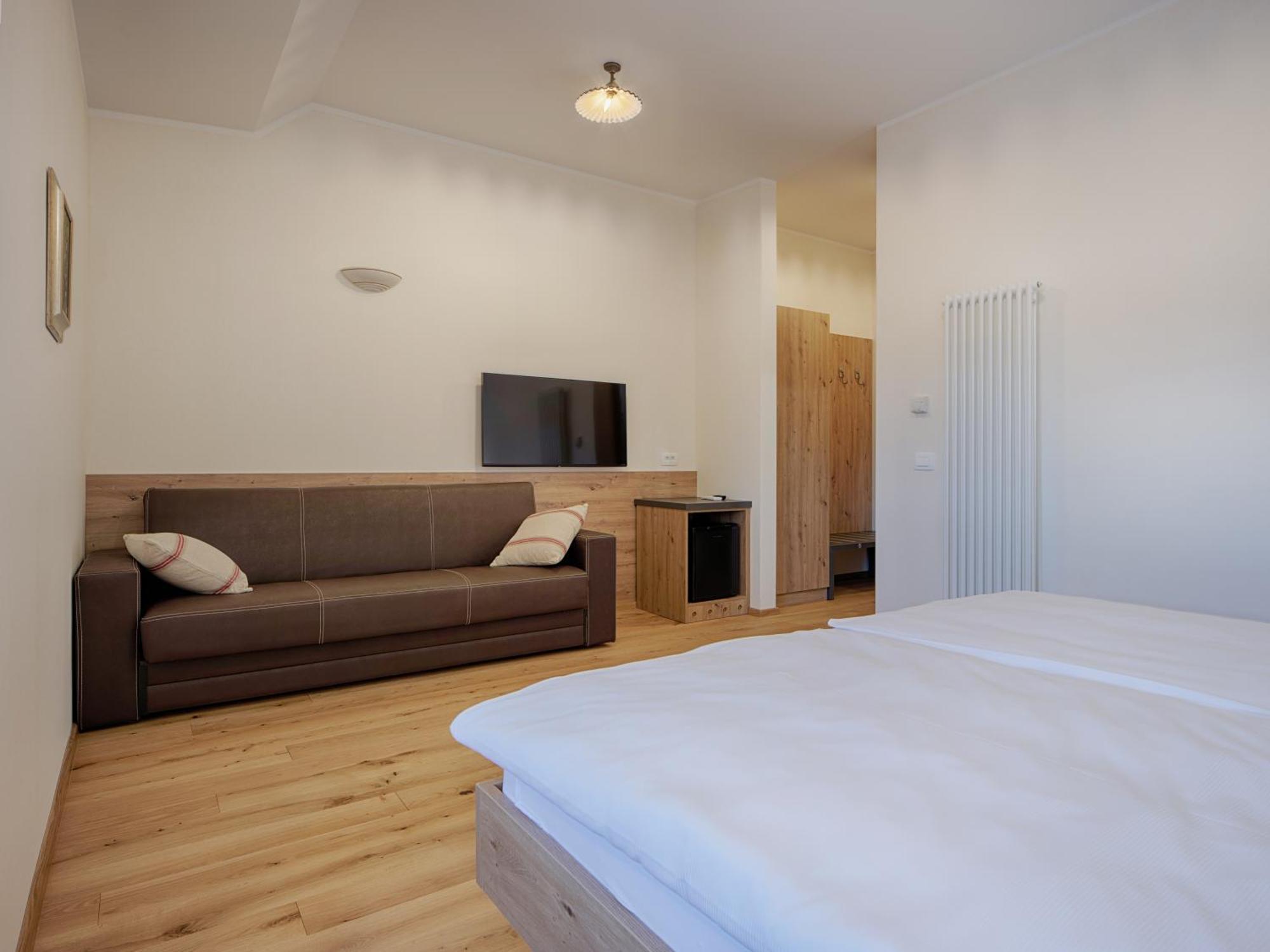 Guesthouse Tursic Vrhnika Bagian luar foto