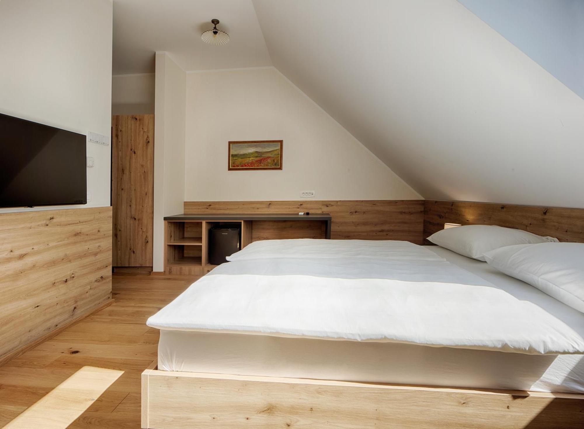 Guesthouse Tursic Vrhnika Bagian luar foto