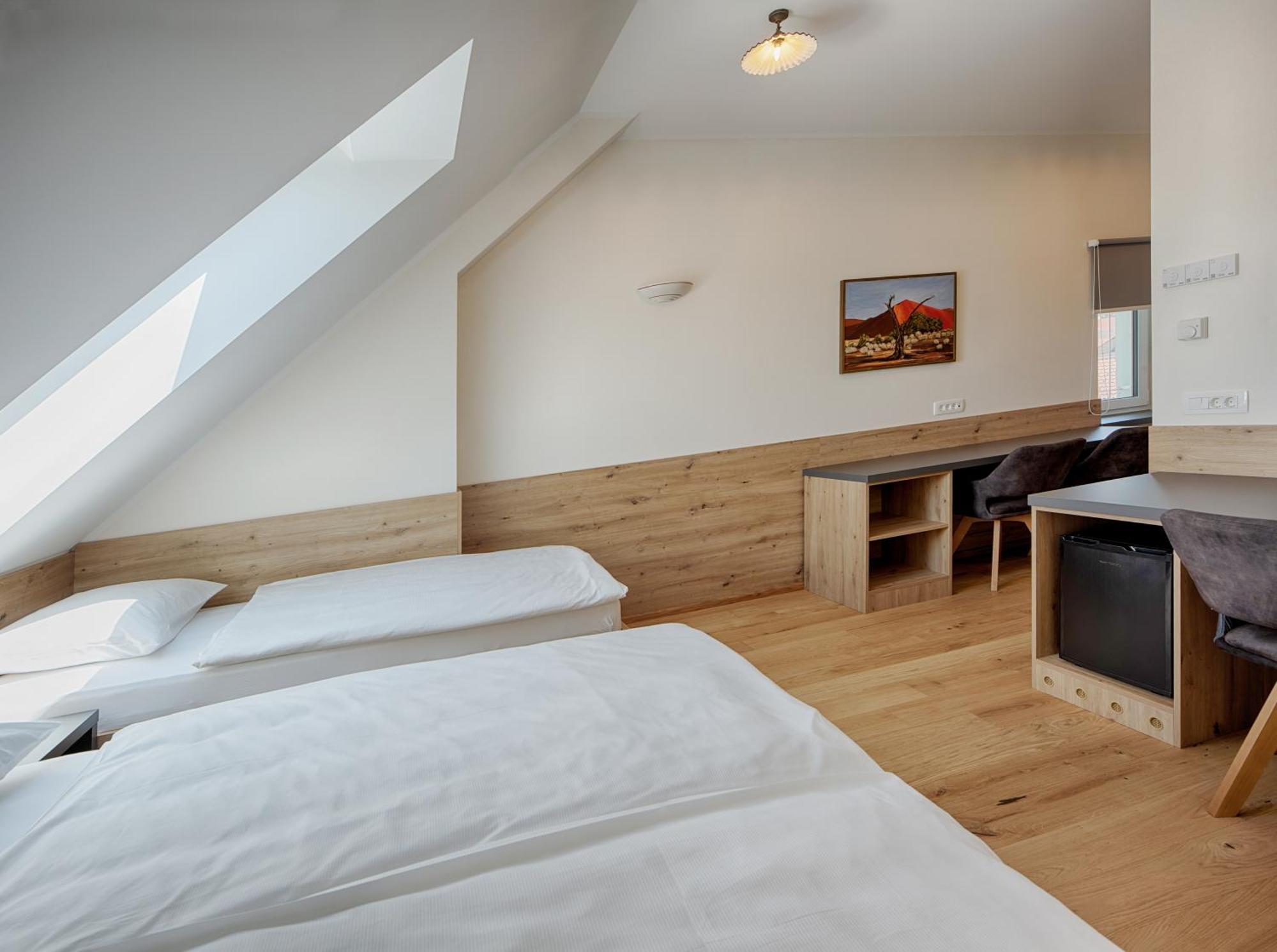 Guesthouse Tursic Vrhnika Bagian luar foto