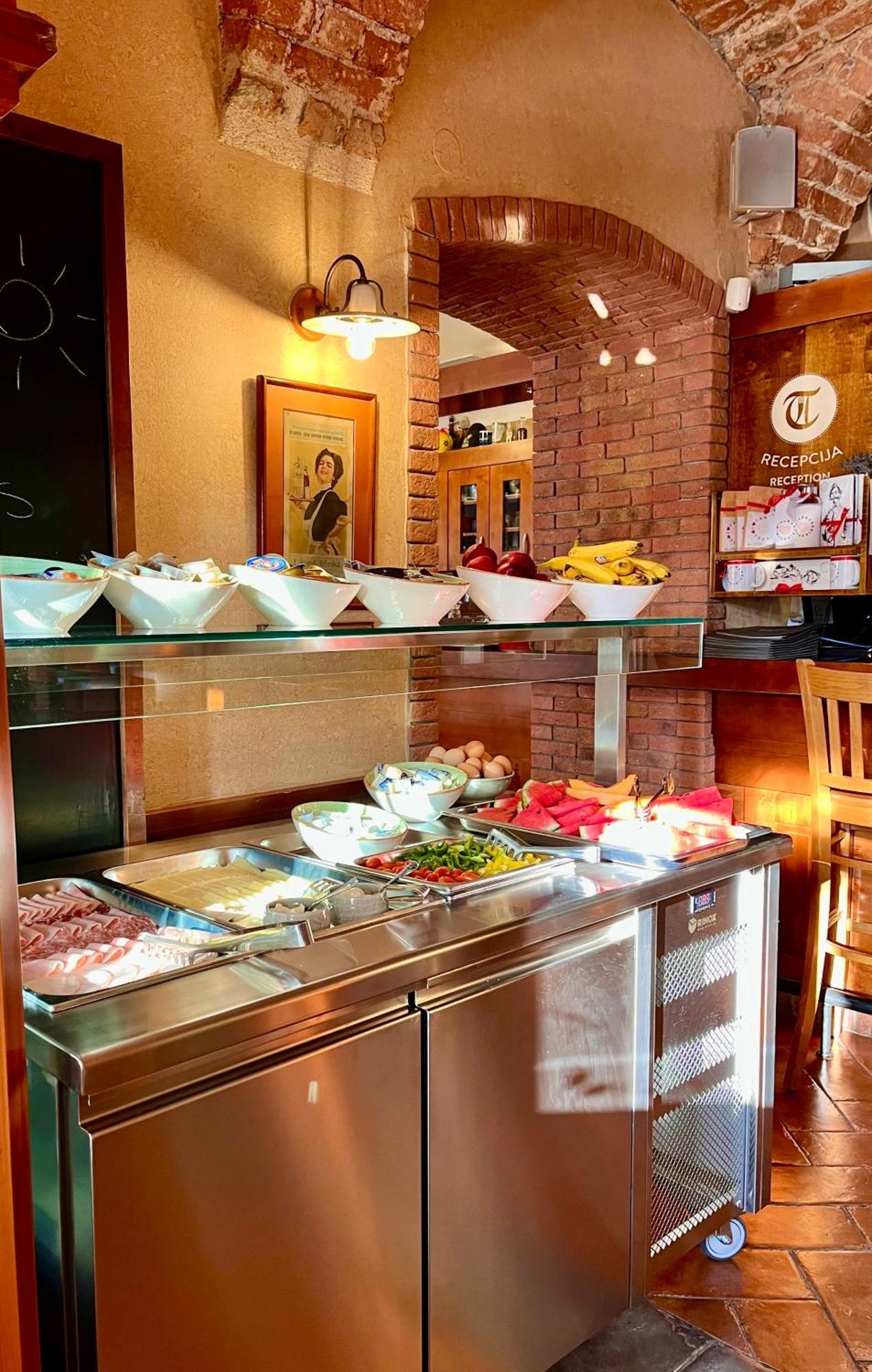 Guesthouse Tursic Vrhnika Bagian luar foto