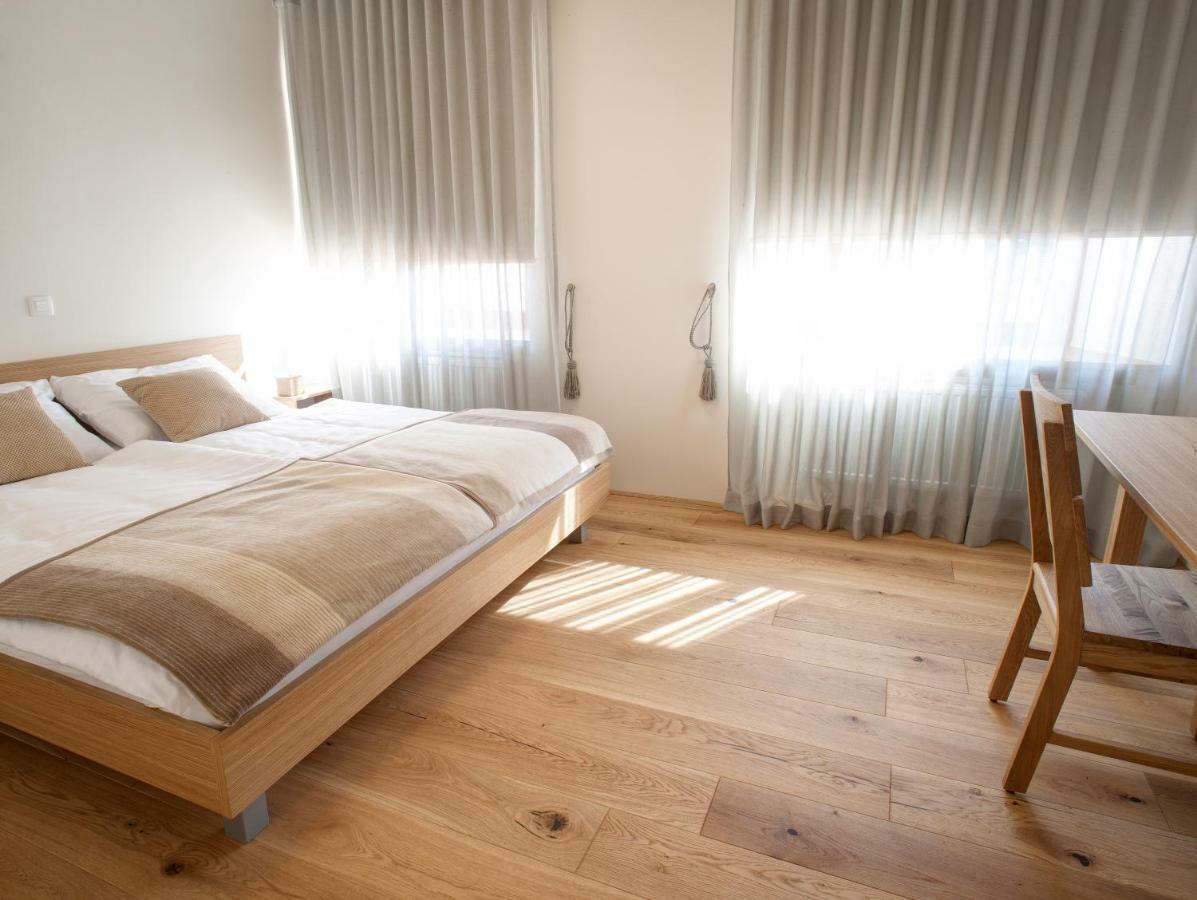 Guesthouse Tursic Vrhnika Bagian luar foto