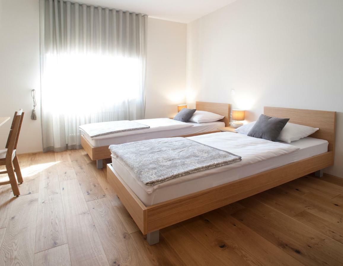 Guesthouse Tursic Vrhnika Bagian luar foto